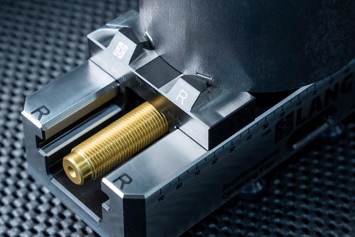 Serrage par forme d’une ébauche cylindrique pré-marquée avec un mors Makro•4Grip.
