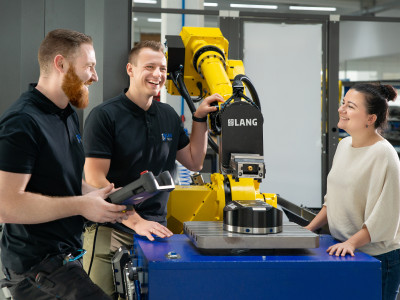 3 people around a robot