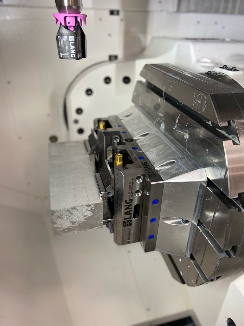 5-axis vise held securely in a zero point plate from LANG Technik