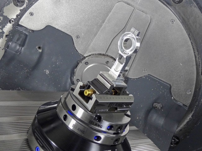 5 axis vise from LANG Technik machines raw part in a cnc machine