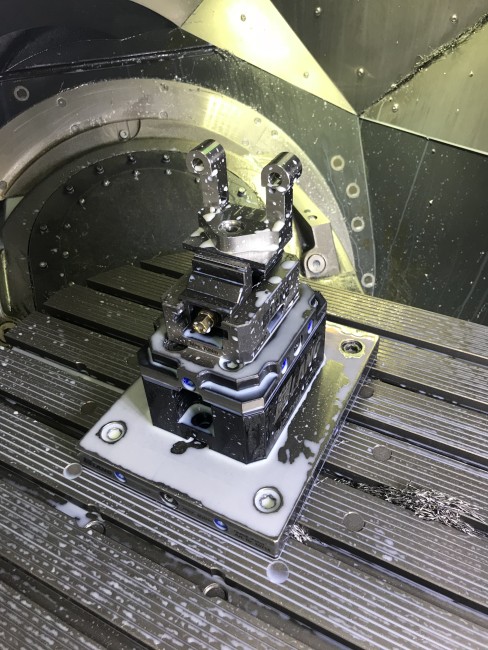 5 axis vise from LANG Technik mills raw part in a cnc machine