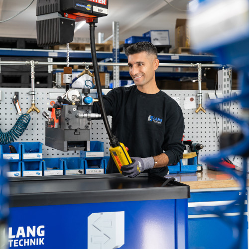 Butrus Haido, Mitarbeiter in der Montage