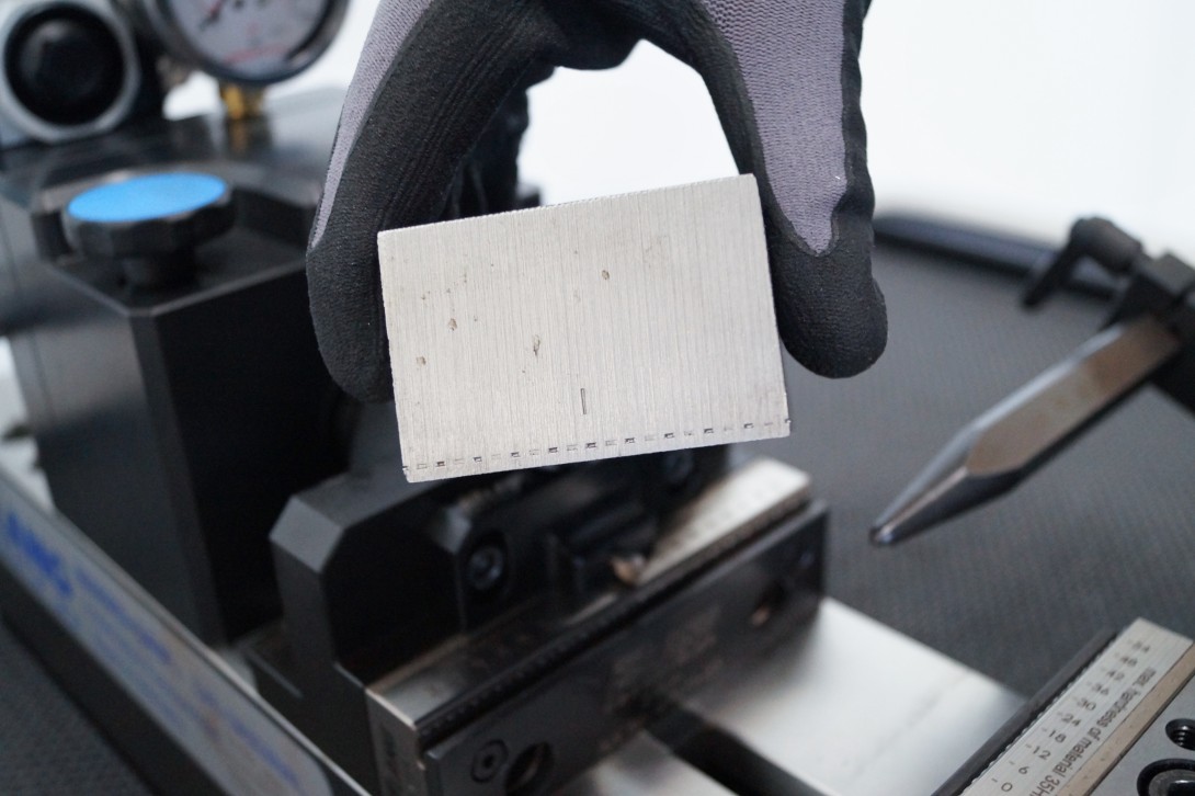 Marquage par verrouillage de forme